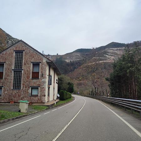La Salmonera Cangas De Onis Caño Kültér fotó